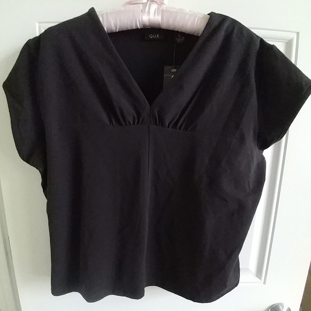 Q U E black v neck short sleeve XL stretch cotton